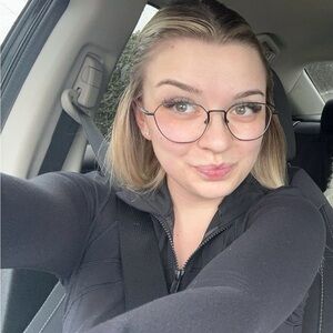 Meet your Posher, Gabi